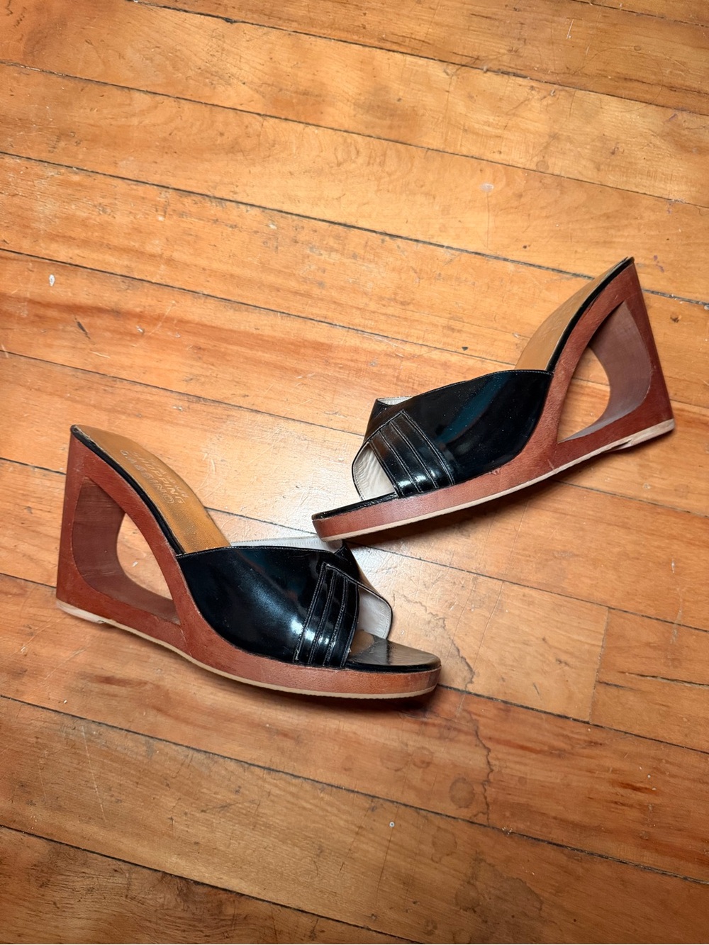 Black Leather Open-Toe wooden Wedge Sandals